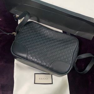 Gucci cross body bag (black)